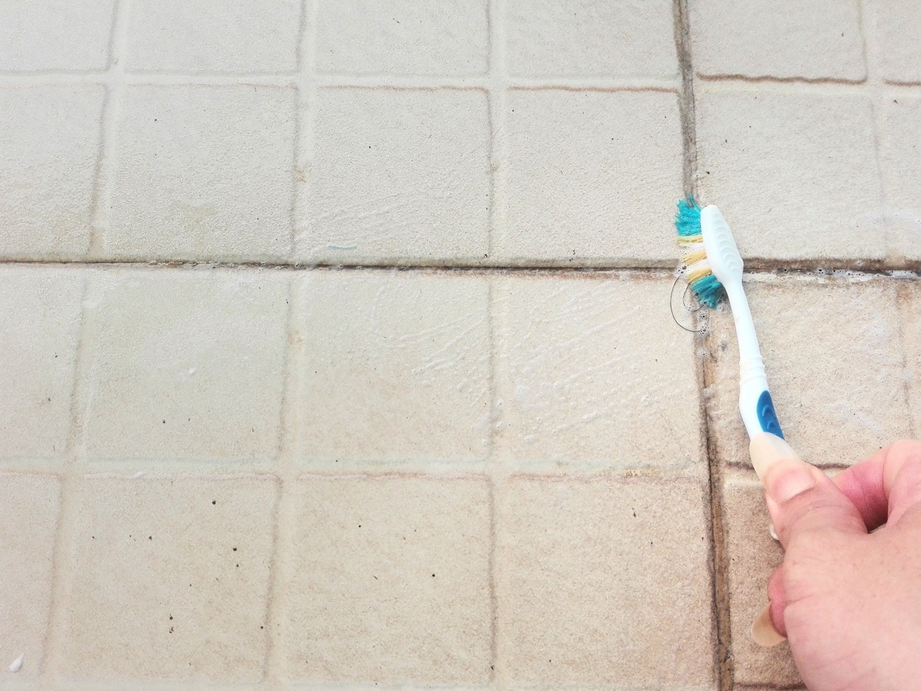 cleaning grout1